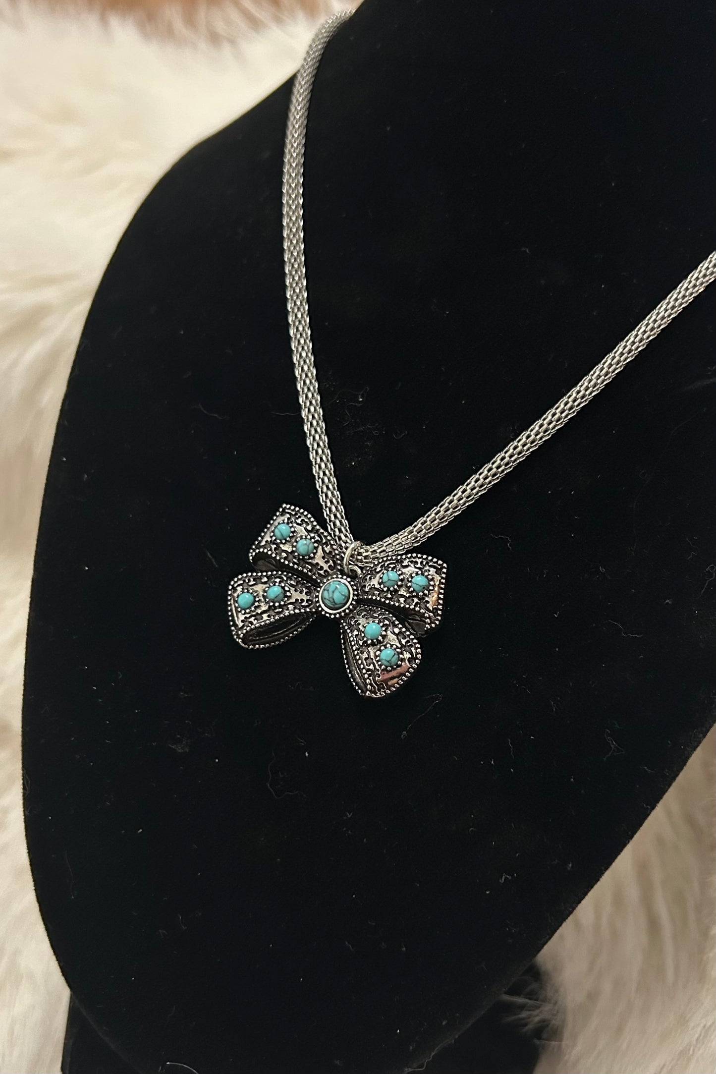 Kittle Bow Necklace
