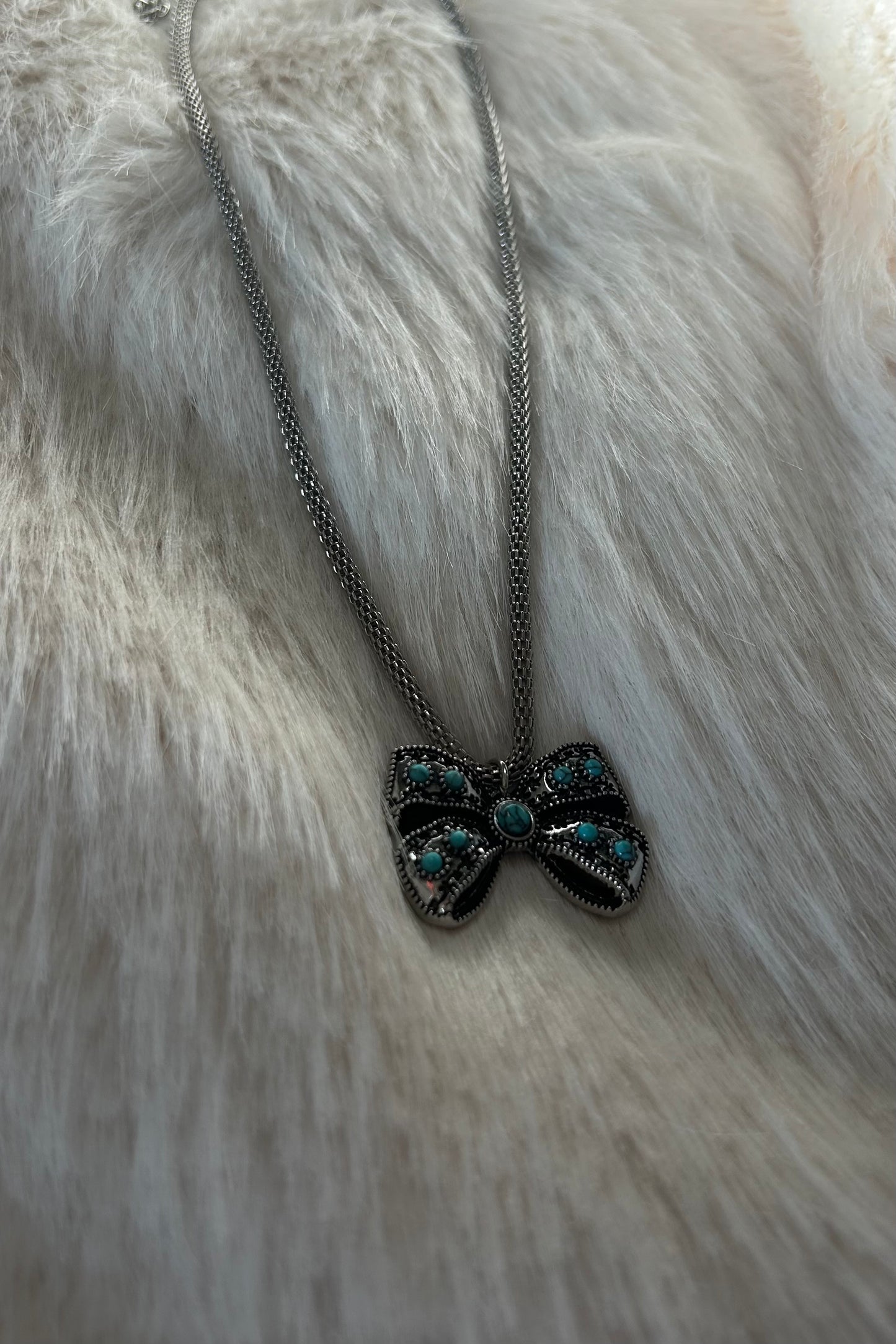 Kittle Bow Necklace